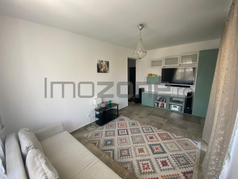 Trei camere langa Policlinica, zona de case, loc parcare